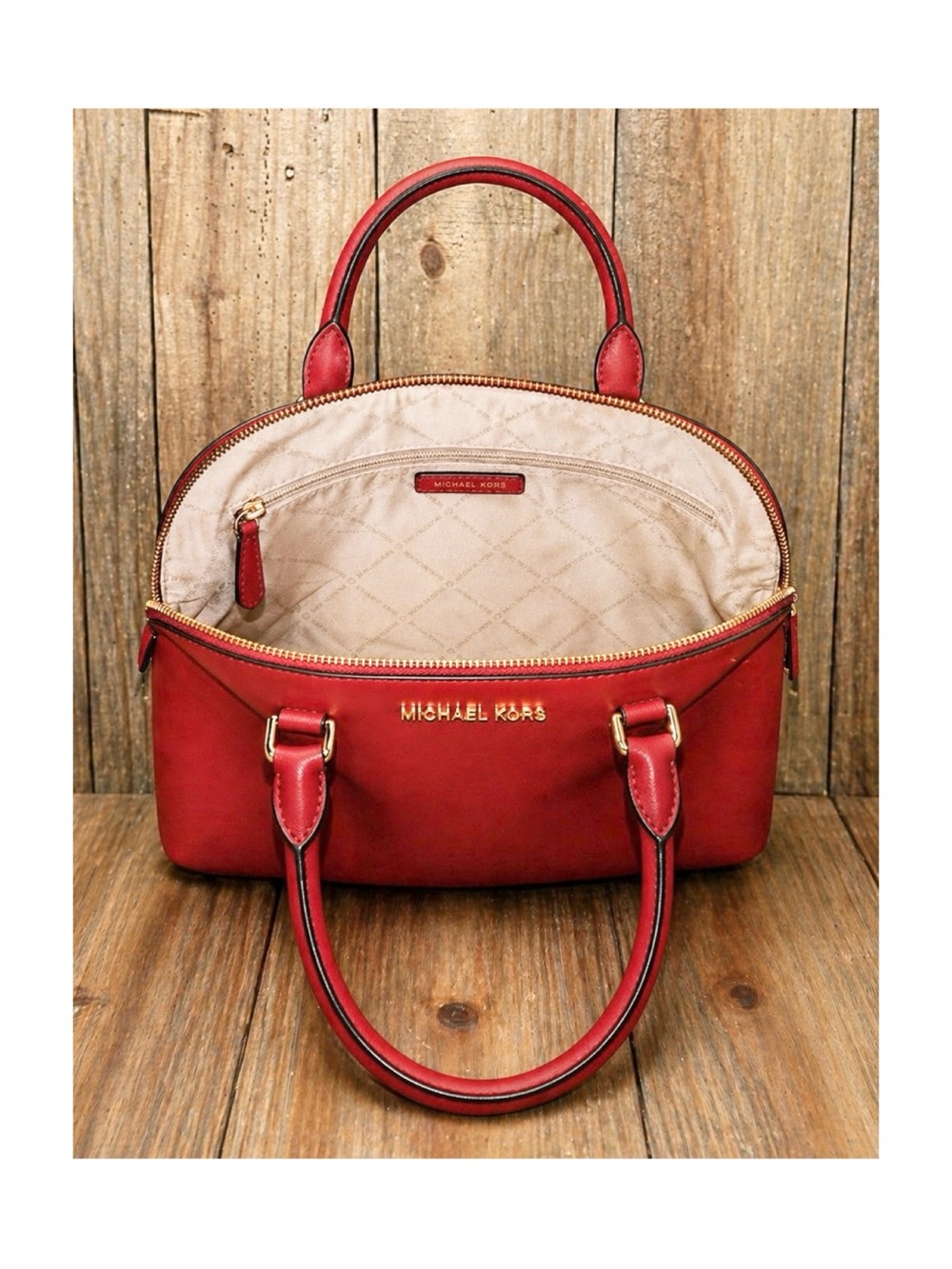 Michael Kors. 5 Piece: Cindy Bag & Free Crossbody, Gift Box, Scarf & Dust Bag. - Picture 4 of 16